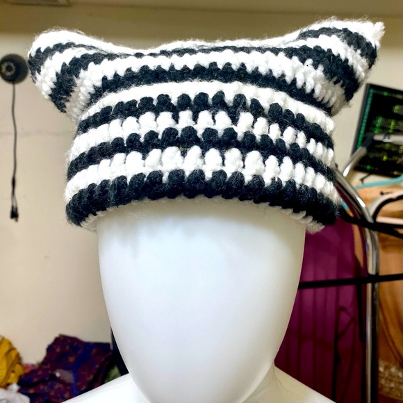 Handmade crochet black and white hat - Picture 1 of 5